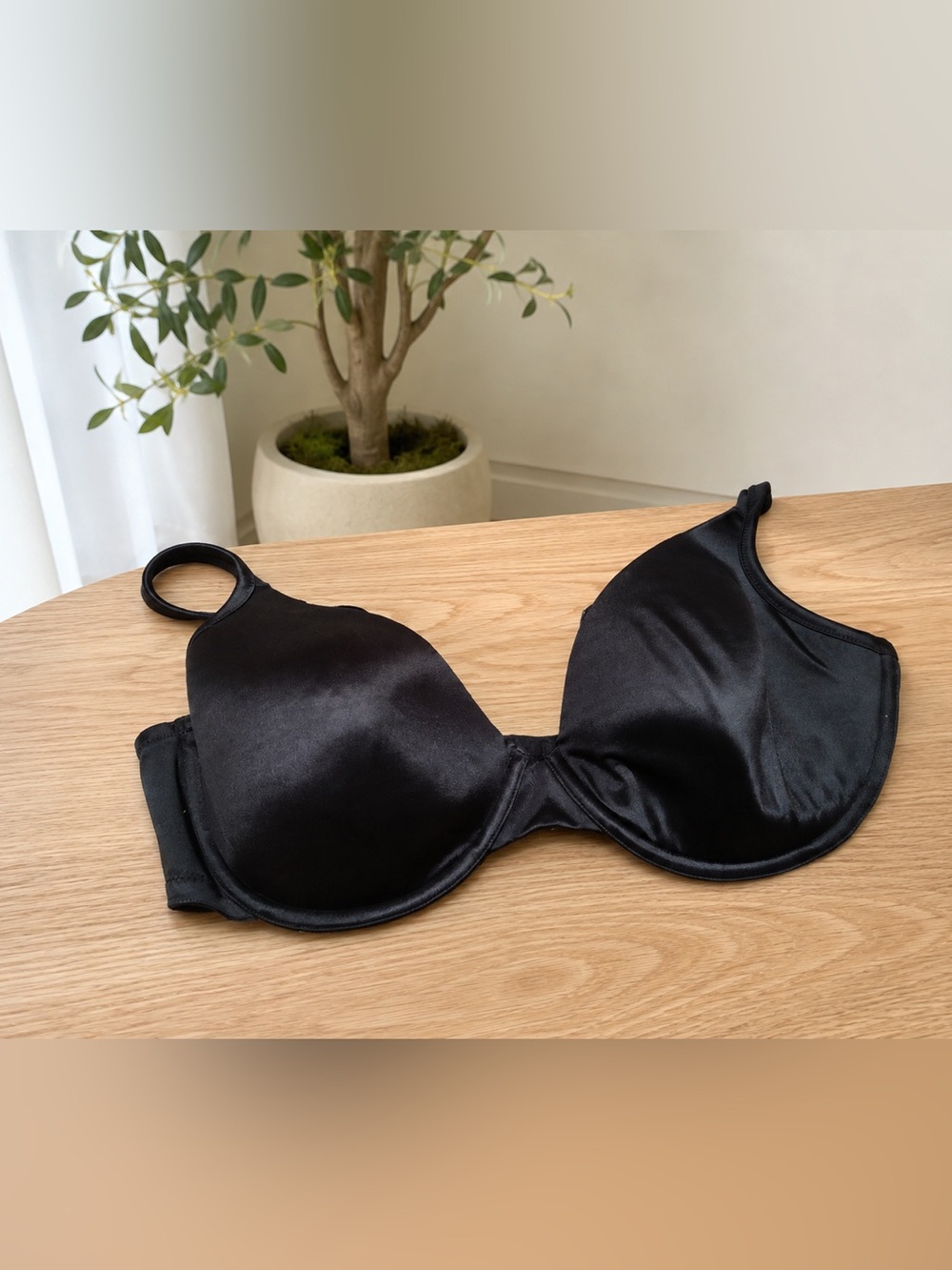 Vanity Fair Black Bra - 38 D